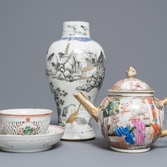 Un vase, une théière et une tasse et soucoupe en porcelaine de Chine grisaille et famille rose, Yongzheng/Qianlong