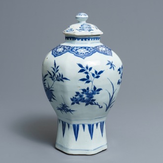 A Chinese blue and white covered vase with floral designs, Transitional period