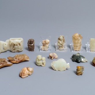 Quinze pièces diverses en jade sculpté, Chine, 19/20ème