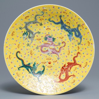 A Chinese famille rose yellow-ground dragon charger, Guangxu mark, 19/20th C.