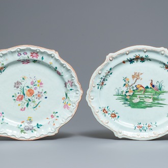 Deux plats ovales en porcelaine de Chine famille rose de style Hoechst, Qianlong