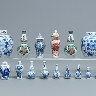 Een collectie diverse Chinese miniatuur vaasjes, Kangxi en later