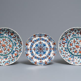 A pair of lobed Dutch Delft cashmere palette plates and a plate with ornamental design in red and blue, 18th C.