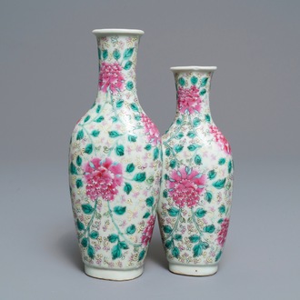 Een Chinese famille rose 'tweelingen' vaas, 19e eeuw