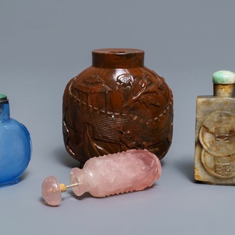 Quatre tabatières en verre, quartz et pierre sculptée, Chine, 19/20ème