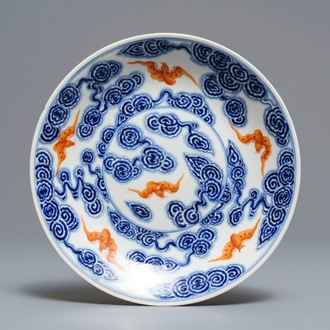 Une coupe en porcelaine de Chine bleu et rouge de fer, marque Jiangxi Ciye Gongsi, République, 20ème