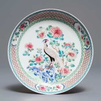 Een fijn Chinees famille rose 'ruby back' eierschaal bord met een fazant, Yongzheng