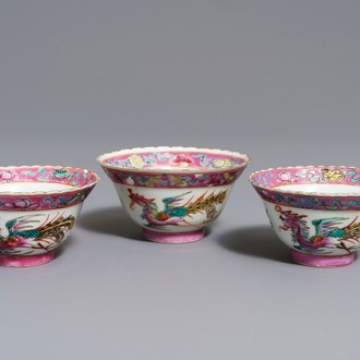 Trois bols en porcelaine de Chine famille rose pour le marché Peranakan ou Straits, 19ème