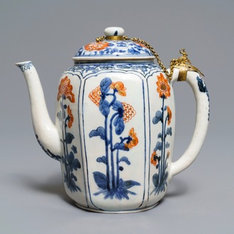 A large Japanese Kakiemon blue and white, iron red and gilt teapot, Edo, 17th C.