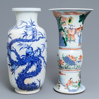 Deux vases en porcelaine de Chine wucai et bleu et blanc, marques de Yongzheng et Wanli, 19ème