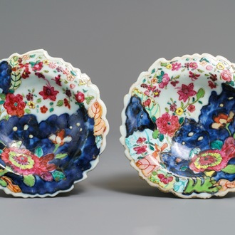 Une paire de salerons en porcelaine de Chine famille rose à décor 'Feuille de tabac', Qianlong