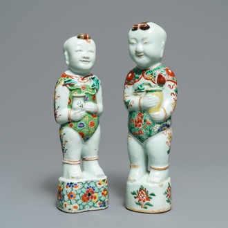 Deux figures des frères Hoho en porcelaine de Chine famille verte, Kangxi