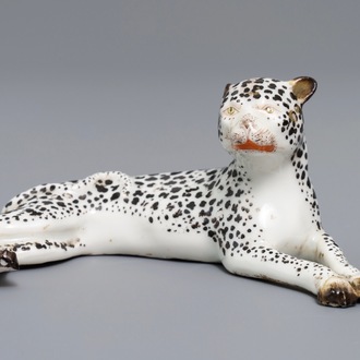 Un modèle d'un léopard en porcelaine de Meissen, Allemagne, 19ème