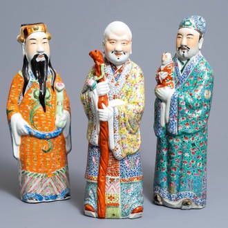 Trois figures d'immortels en porcelaine de Chine famille rose, 19ème