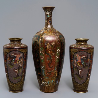 Drie Japanse cloisonné vazen, Meiji, 19e eeuw