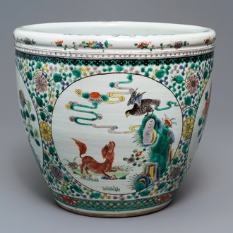 A Chinese famille verte 'mythical beasts' fish bowl, 19th C.