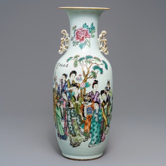 A Chinese famille rose two-sided design vase, 19/20th C.