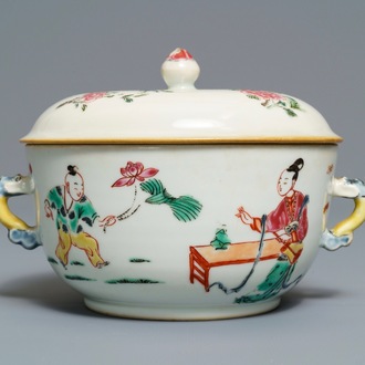 Un bol à deux anses en porcelaine de Chine famille rose, Yongzheng