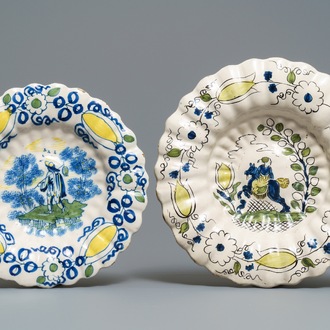 Deux plats godronnés en faïence de Delft polychrome, fin du 17ème
