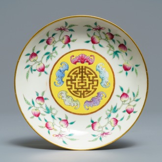 A Chinese famille rose 'bats and peaches' plate, Guangxu mark, 19/20th C.