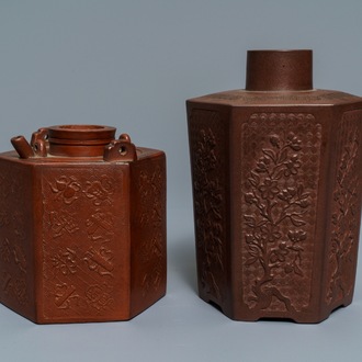 Een Chinese Yixing steengoed theebus en een theepot met reliëfdecor, Kangxi