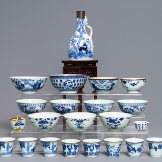 Une collection en porcelaine de Chine 'Bleu de Hue' pour le Vietnam, 19ème