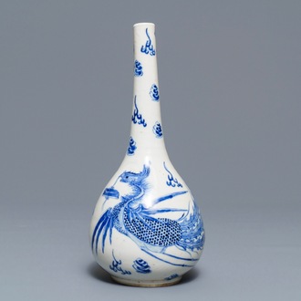 Un vase en porcelaine de Chine 'Bleu de Hue' pour le Vietnam, marque Nei Fu, 19ème
