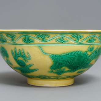 A Chinese yellow and green-glazed 'dragon' bowl, Guangxu mark, 20th C.