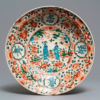 Un plat en porcelaine de Chine polychrome dite 'de Swatow', Ming