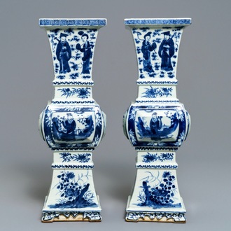 A pair of Chinese blue and white vases, 19th C.