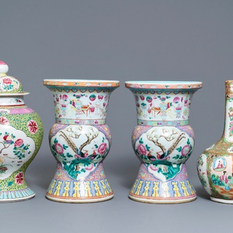 Quatre vases en porcelaine de Chine famille rose, 19ème