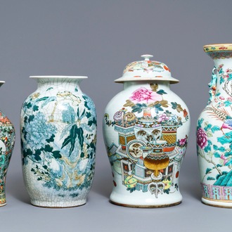 Quatre vases en porcelaine de Chine famille rose, verte et qianjiang cai, 19/20ème