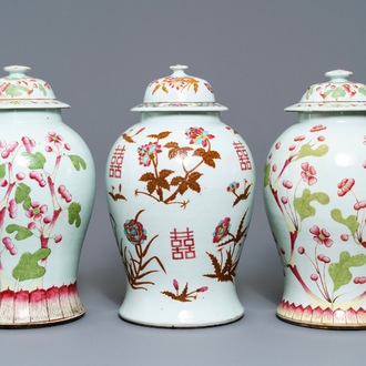 A pair of and a single Chinese famille rose covered vase with floral design, 19th C.