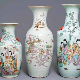 Trois vases en porcelaine de Chine famille rose, 19/20ème