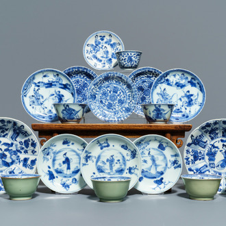 Een gevarieerde collectie Chinees blauwwit porselein, Kangxi