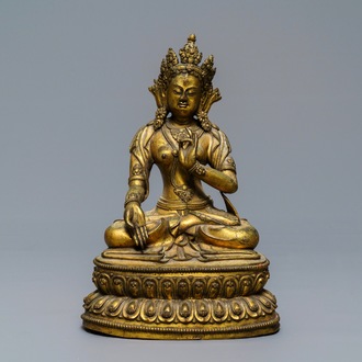 Une figure d'une Tara Blanche en bronze doré, Sino-Tibet, Ming