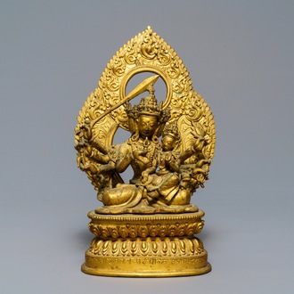 Un groupe de Manjusri et Prajnaparamita en bronze doré à inscription, Tibet, 17/18ème