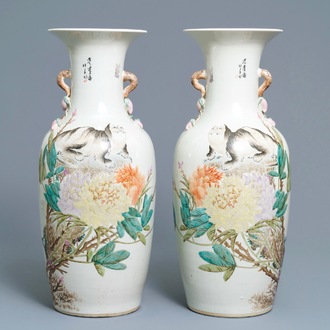 A pair of Chinese qianjiang cai vases with Pekingese lion dogs, 19th C.