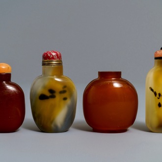 Vier Chinese snuifflesjes in amber en agaat, 19/20e eeuw