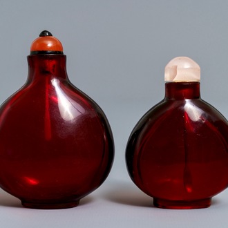 Two Chinese ruby red glass snuff bottles, 18/19th C.