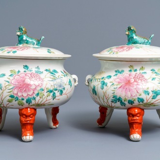 A pair of large Chinese famille rose tripod warming bowls and covers, 19/20th C.