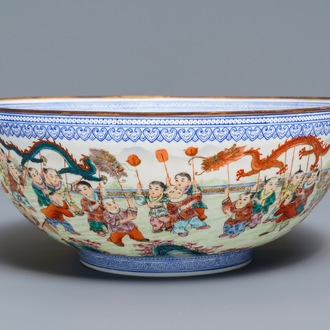 A Chinese famille rose '100 boys' eggshell bowl, Qianlong mark, 20th C.