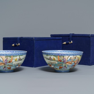 Une paire de bols en porcelaine de Chine coquillle d'oeuf, marque de Qianlong, 20ème