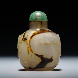 A Chinese agate snuff bottle, 18/19th C.
