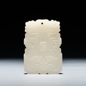 Un pendentif en jade blanc sculpté, Chine, Qing