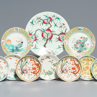Dix assiettes et plats en porcelaine de Chine famille rose, 19/20ème