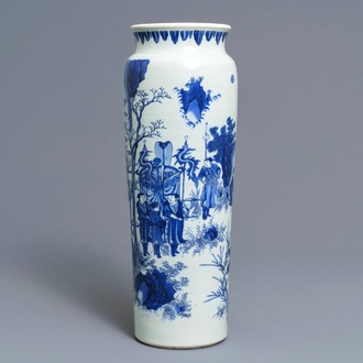 Un vase de forme rouleau en porcelaine de Chine bleu et blanc à décor figuratif, époque Transition