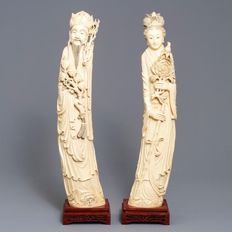 Une paire de grandes figures en ivoire sculpté, Chine, 19ème
