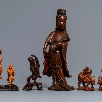 Six figures en bois sculpté, Chine, 19/20ème