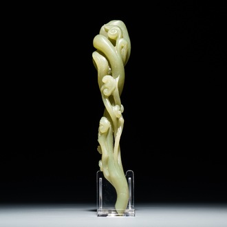 A Chinese pale green jade model of a lingzhi scepter, 19/20th C.